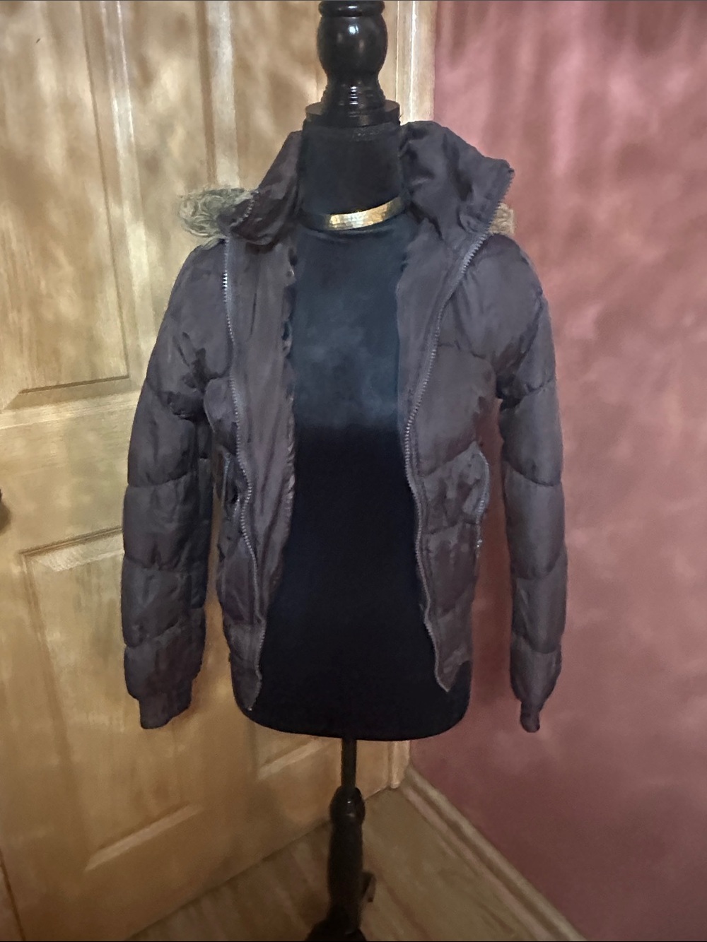 Rue21 Women's Dark Brown Faux-Fur Trim Puffer Jacket.  Zipper broken